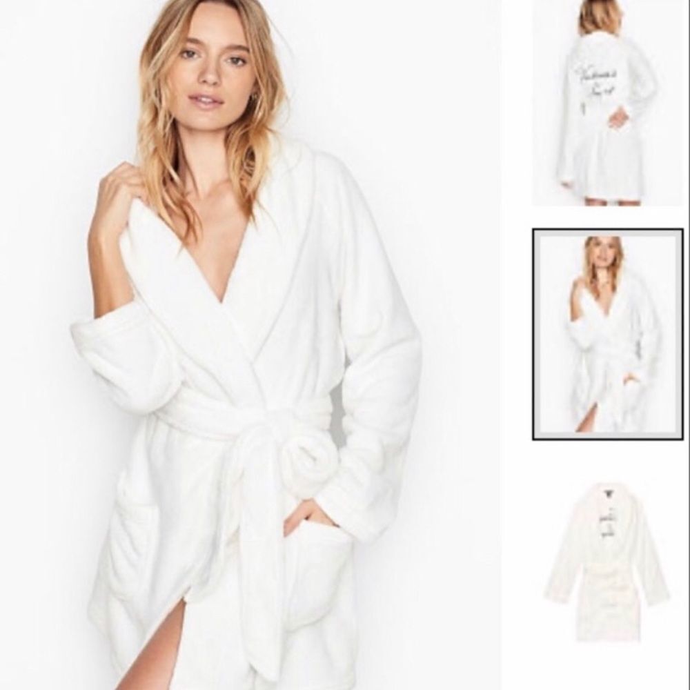 VICTORIA'S SECRET EMBROIDERED FLEECE WHITE ROBE NWT M/L‎